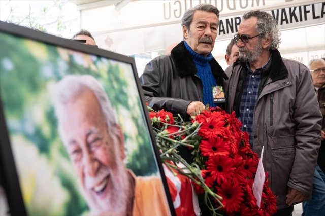 Selvi Boylum Al Yazmalım'ın yapımcısı Arif Keskiner son yolculuğuna uğurlandı! Kadir İnanır duygusal anlar yaşadı