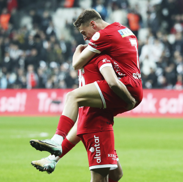 Kara Kartal'a sahasında soğuk duş! Beşiktaş, Antalyaspor'a 2-1 yenildi