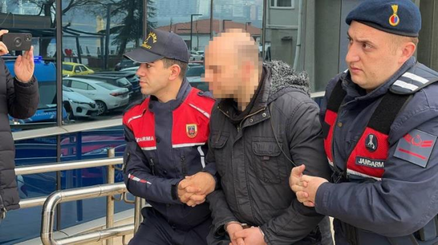 Marketteki tartışma karakolda bitti! Kasiyerin kıyafetini beğenmedi, polisleri sürgünle tehdit etti