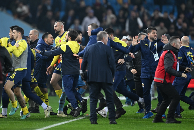 Ali Koç'un ardından Trabzonspor Başkanı Ertuğrul Doğan da esti gürledi: Kimse bizi meze etmeye kalkışmasın