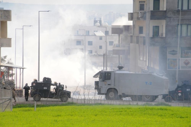 Cizre'de Nevruz kutlaması sonrası izinsiz gösteride çok sayıda kişi gözaltına alındı