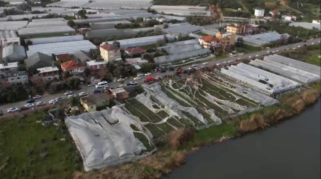 Antalya'daki hortum felaketinde 6 kişi yaralandı, 1000 dönüm sera zarar gördü