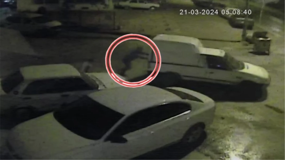 Adana’da bir kadın sevgilisi ve 8 yaşındaki oğluna ittirdiği kamyoneti, düz kontak yaparak çaldı