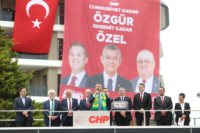 CHP'nin Balıkesir Edremit mitinginde ezan gafı: Ne zaman okunuyor, ben zayıfım bu konuda