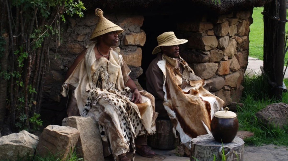 Angola’da büyücü olmadıklarını kanıtlamak için gizemli sıvı içen 50 kişi öldü