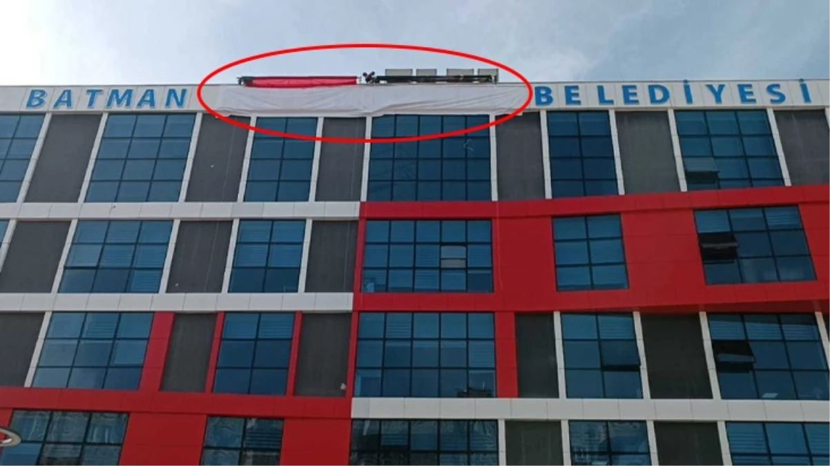 Batman Belediyesi’nden motivasyon tabelası! “Büyükşehir” ifadesi sosyal medya yorumları sonrası perdeyle kapatıldı