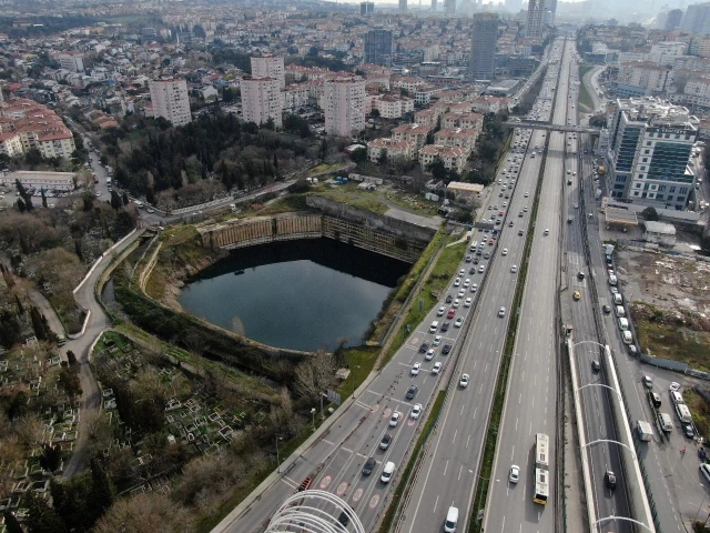 İstanbul'un göbeğindeki su birikintisi Google'ı bile şaşırttı! Haritada göl olarak gösterildi