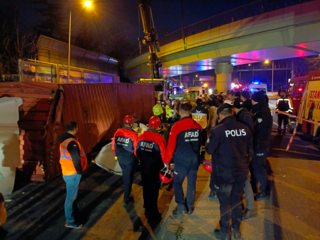 Bakırköy'de dorsesinin devrilmesi sonucu 4 kişinin ölümüne neden olan tırın sürücüsü tutuklandı