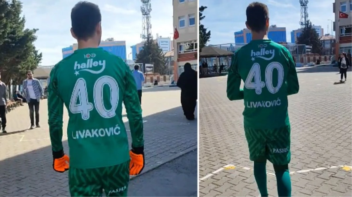 Görüntü Kadıköy’den! Bir vatandaş oy kullanmaya Livakovic formasıyla gitti