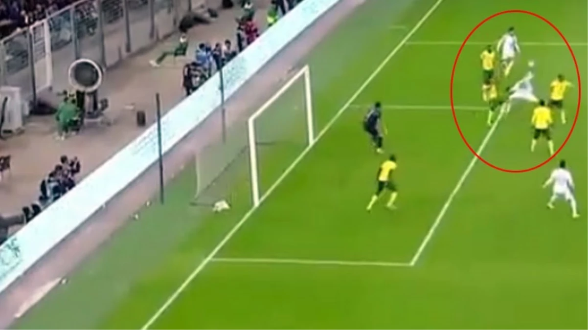 Süper Lig’de böyle değildi! Eski Fenerbahçeli Yassine Benzia’dan şahane gol