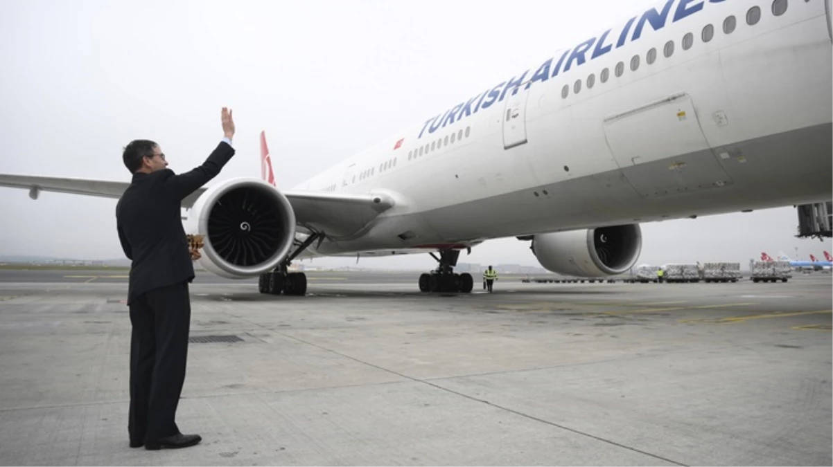 THY, Melbourne’e ilk uçuşunu gerçekleştirdi, başkonsolos uçağın arkasından su döktü