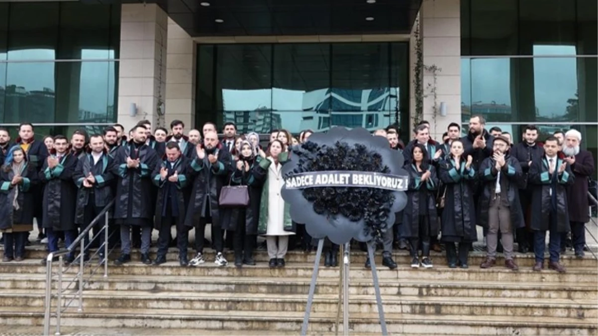 Trabzon Barosu’na üye 61 avukattan tutuklanan 5 taraftar için sessiz protesto: Sadece adalet bekliyoruz
