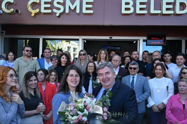 CHP'den Çeşme Belediye Başkanı seçilen Lal Denizli göreve başladı