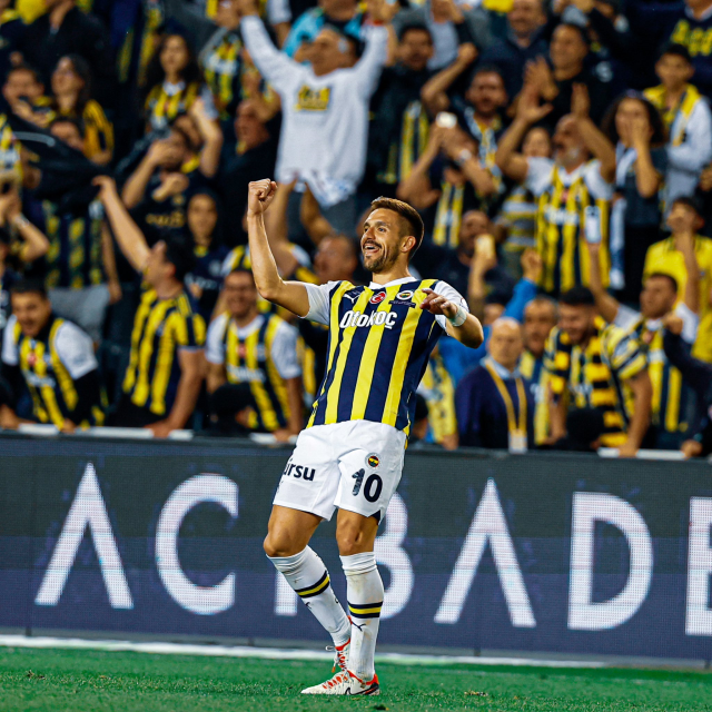 Kadıköy'de 6 gollü çılgın maç! Fenerbahçe, Adana Demirspor'u 4-2 yendi