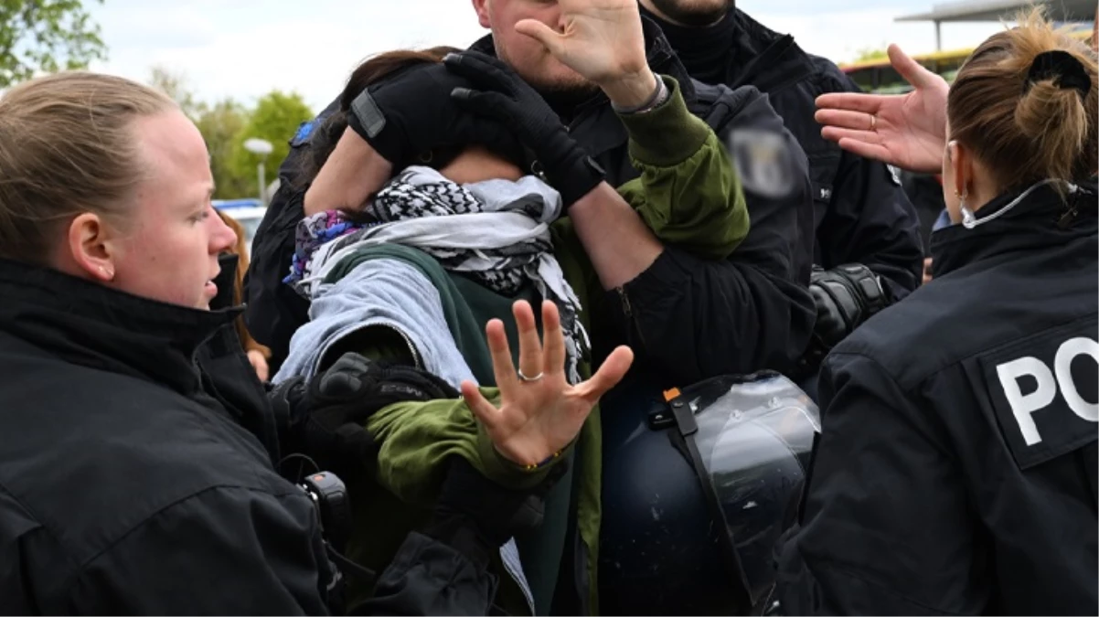 ABD'deki Filistin protestoları Almanya ve Fransa'ya da sıçradı! Polis gözaltıları canlı yayına yansıdı