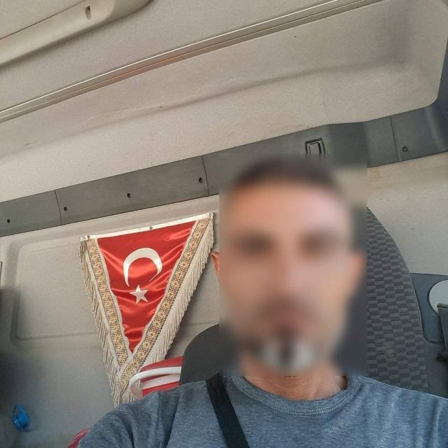 Görüntüler ortaya çıktı! Hatay'da intihar eden şahıs yolda yürüyen kişinin üstüne düştü