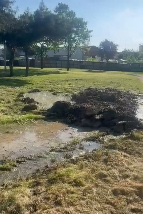 Parkta kazı sırasında su birikintisine düşen 5 yaşındaki çocuk hayatını kaybetti