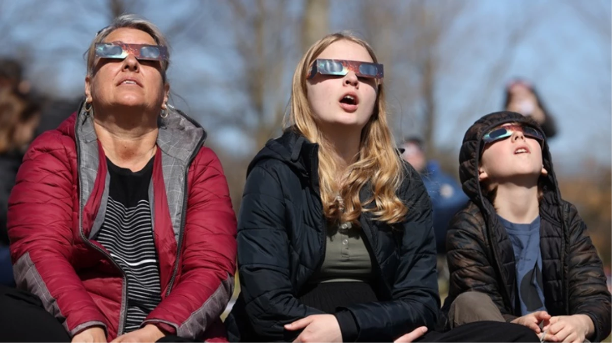 2024’ün ilk Güneş tutulması gerçekleşti! Milyonlarca kişi açık alanlara koştu, bazı bölgelerde acil durum ilan edildi