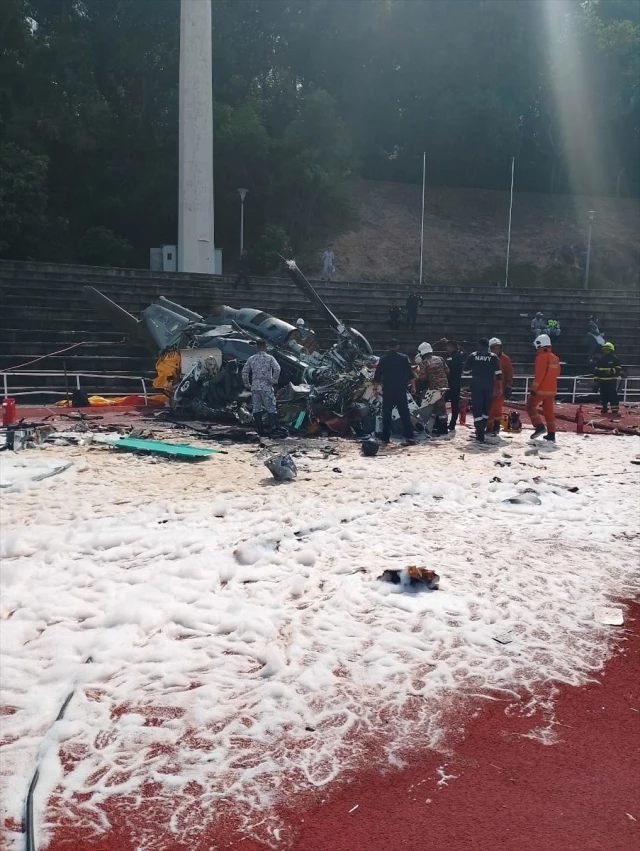 Malezya'daki kutlama provasında korkunç son: 2 askeri helikopter havada çarpıştı, 10 kişi öldü