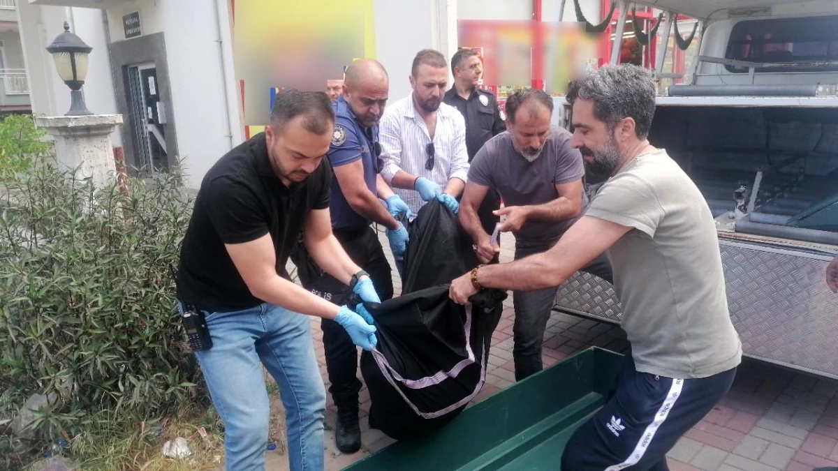 ‘İngiltere’ye gönderdim’ dediği 34 yıllık eşini bıçaklayarak öldürdü