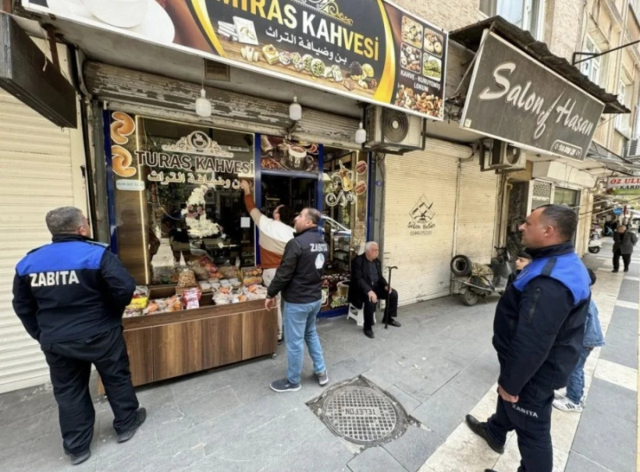 CHP'li başkan Kilis'te hızlı başladı! İş yerlerindeki Arapça tabela ve posterler söküldü