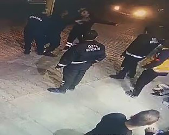 Uzman çavuş, sağlık çalışanına yumruk atıp, ambulans şoförünün yanağını ısırdı