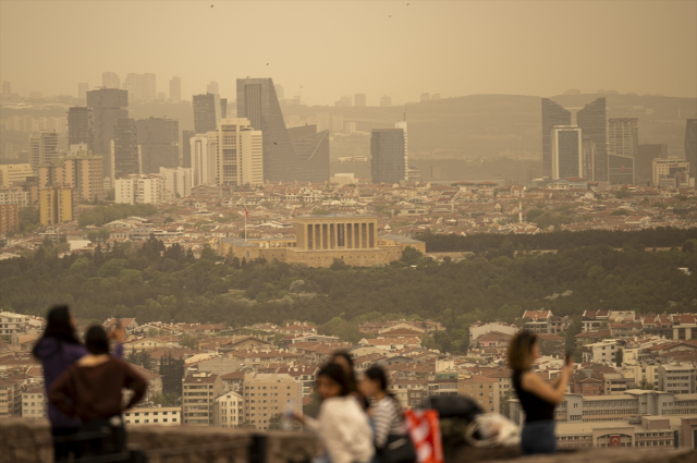 Yurt genelinde çöl tozu etkisi sürüyor! Meteoroloji'den 35 ile sarı kodlu uyarı