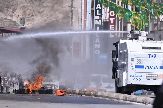 Van'da DEM Parti Eş Genel Başkanları ve beraberindeki gruba polis müdahale etti