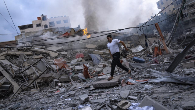 Gazze Şeridi'nde İsrail katliamı devam ederken Tel Aviv sokakları karıştı, halk polisle çatıştı