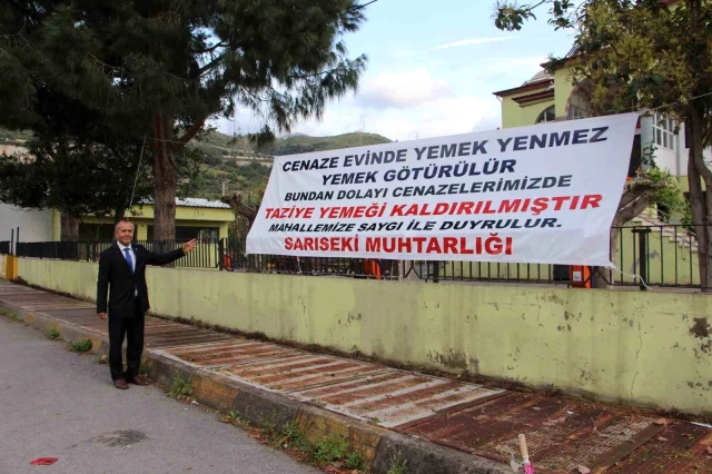 Yeni seçilen muhtardan cenaze yemekleri için afişli uyarı