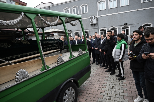 Tabutunu Vali Gül omuzladı! Minik Eda Nur son yolculuğuna uğurlandı