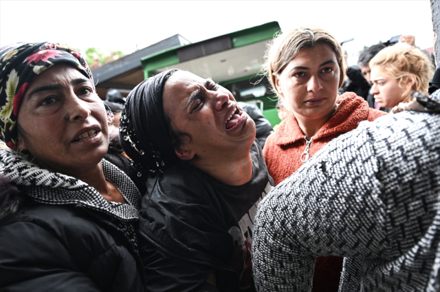 Tabutunu Vali Gül omuzladı! Minik Eda Nur son yolculuğuna uğurlandı