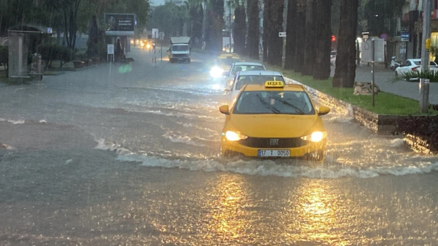 Çanakkale'de beklenen sağanak yağış nedeniyle motosikletlerin trafiğe çıkışı yasaklandı