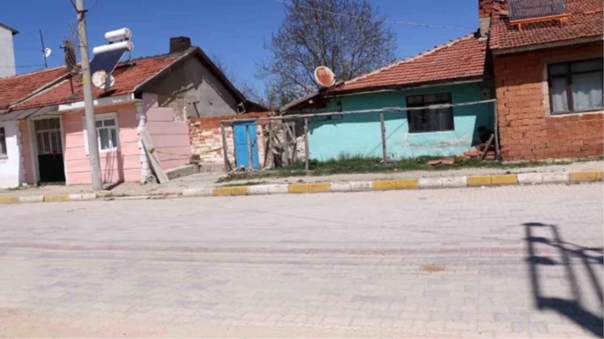 Afyonkarahisar’da bir kişi eski eşinin kocasını ve annesini pompalı tüfekle vurdu