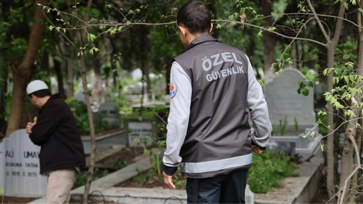 Arife günü mezarlıklarda ‘sahte hoca’ denetimi: Duayı yanlış okuyanlar dışarı çıkartıldı