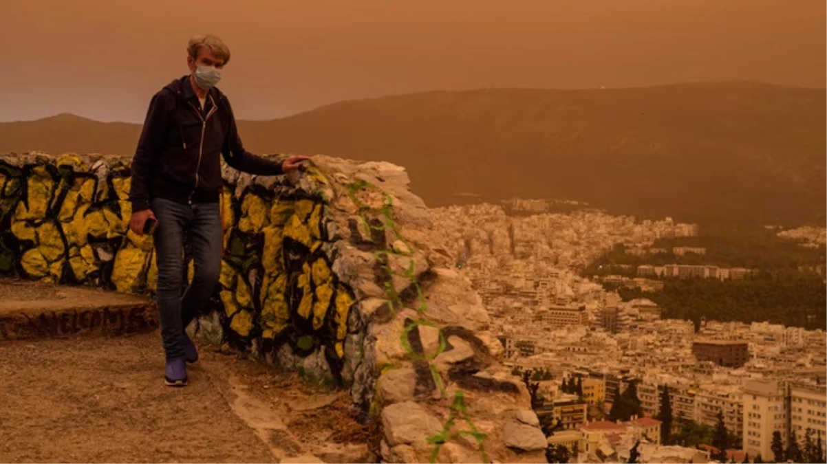 Afrika’dan taşınan çöl tozu Yunanistan’da gökyüzünü turuncuya çevirdi