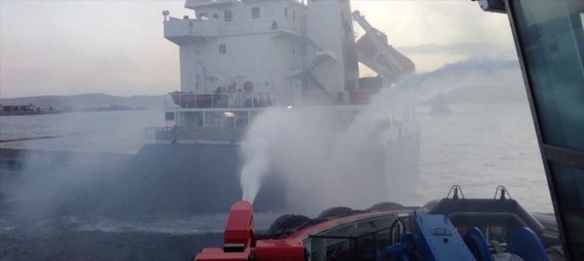 Çanakkale Boğazı'nda gemi yangını