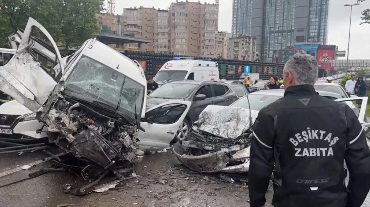 Beşiktaş Büyükdere Caddesi’nde zincirleme kaza! Yaralılar var, çok sayıda ekip bölgede