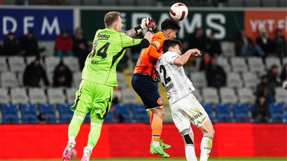 Beşiktaş’ta şok sakatlık! Takımın yıldızı maça devam edemedi