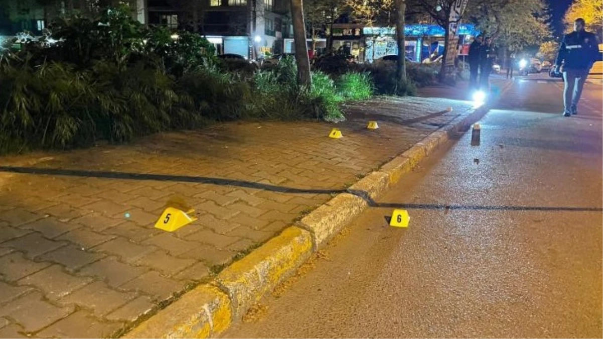 Beylikdüzü’nde bir şahıs, boşanma aşamasındaki eşini sokak ortasında defalarca bıçakladı