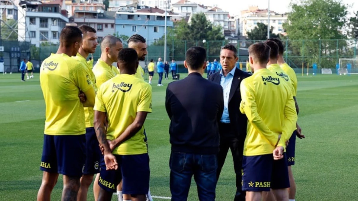 Bütün takımı kenara çekti! Ali Koç’tan derbi öncesi sürpriz ziyaret