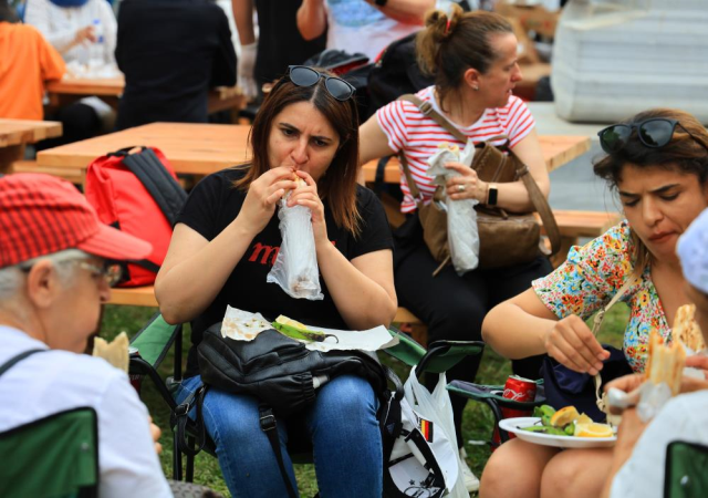 Adana'da düzenlenen Uluslararası Portakal Çiçeği Karnavalı'nda 310 ton et tüketildi