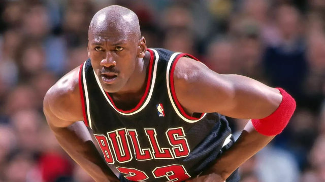 Ticaret Bakanlığı'nın 5 milyon liraya satışa çıkardığı Michael Jordan imzalı ayakkabıları kimse almadı