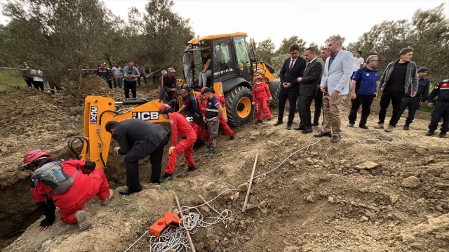 Çanakkale'de göçük altında kalan 2 işçiyi kurtarmak için zamana karşı yarış başladı