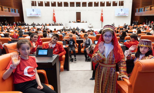 Meclis'te söz çocukların! Kurtulmuş'un önergesine hayır oyu verdiler, kahkahalar havada uçuştu