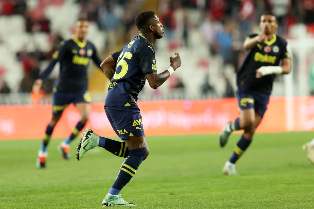 Kanarya ağır yaralı! Fenerbahçe, deplasmanda Sivasspor ile 2-2 berabere kaldı