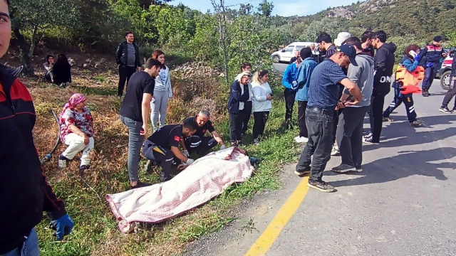 Sakarya'da üniversite öğrencilerini taşıyan midibüs devrildi: 12 yaralı