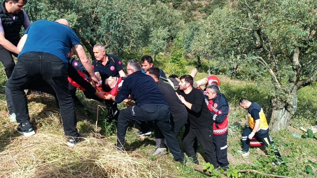 Sakarya'da üniversite öğrencilerini taşıyan midibüs devrildi: 12 yaralı