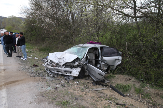 Tokat'ta kafa kafaya çarpışan araçlarda 8 kişi yaralandı