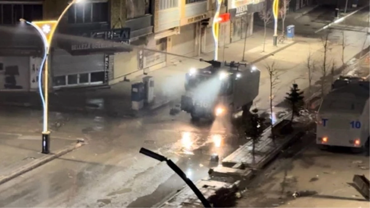 Mazbata krizinde protestolar Hakkari’ye sıçradı! Sokaklar savaş alanına döndü, esnaf kepenk kapattı